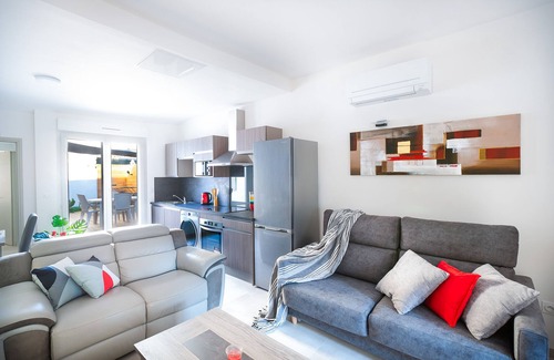 Les Halles - Valliere Apartment | Superbe Appartement à 2 pas des Halles . Climatisation, Terrasse, Garage