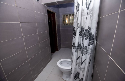 Porto-Novo Apartment | Superbe Appartement 1 lit de 2 Place Avec Douche Personel Ideal Pour 2 Personnes