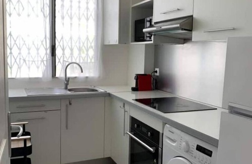 Bas du Fort Apartment | Superbe Appartement Rez-de-jardin Avec Parking
