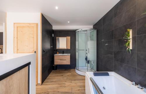 Embrun Apartment | Superbe Loft Balneo Hammam #5