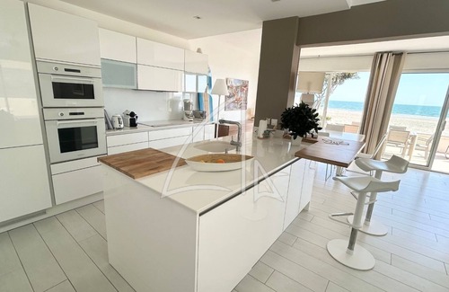 Palavas-les-Flots Apartment | Superbe T5 en Rez-de-plage, Terrasse et Emplacements de Stationnement