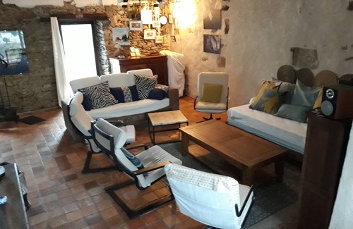 Penvins House | SUPERBLY RENOVATED AND DECORATED OLD HOUSE - SPACIOUS GARDEN