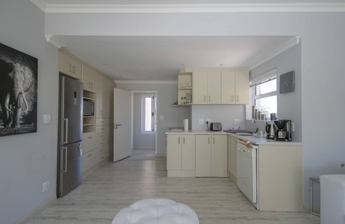 Constantia Apartment | Superior 4-STAR Apartment with 2 bedrooms, 2 Bathrooms, Loggia and swimming pool
