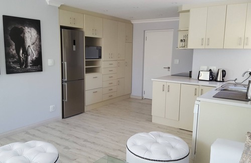 Constantia Apartment | Superior 4-STAR Apartment with 2 bedrooms, 2 Bathrooms, Loggia and swimming pool
