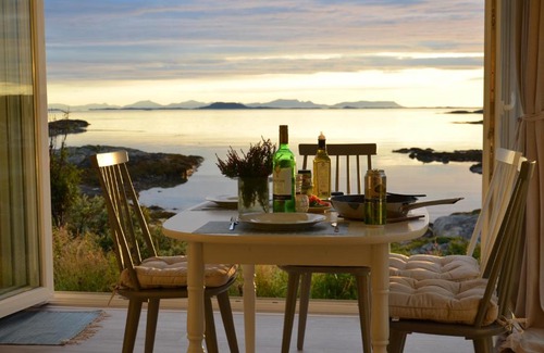 Bjarkoy Municipality Cabin | Superior Cottage with Sea View in Senja