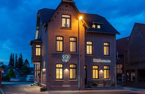 Leer Cottage | Superior double room 2 (ground floor left) - 24/7 self-check-in, 14008