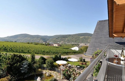 Brauneberg Apartment | Superior double room with balcony Rate 1 night - Weingut Gehlen-Cornelius