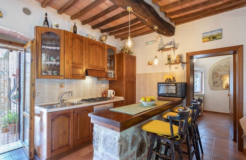 Casole d'Elsa House | superior ground floor apartment with pool view