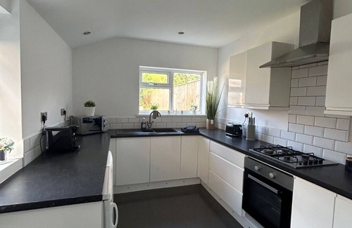 Grimsby House | Superior-House-Private Bathroom