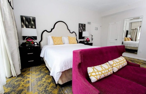 Kalorama Heights Hotel | Superior Junior Suite King, Onsite Bar, Easy Metro Access