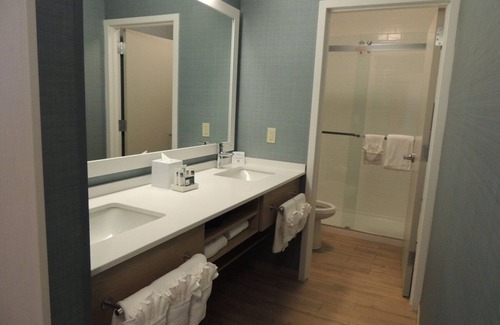 Medical Center Area Hotel | Superior King Room, The Inn at Longwood Medical, Parking, Near Harvard Medical