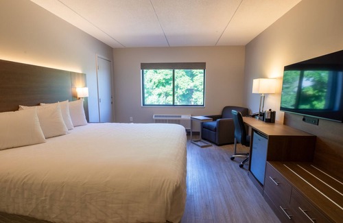 Marquette House | Superior Stay Hotel