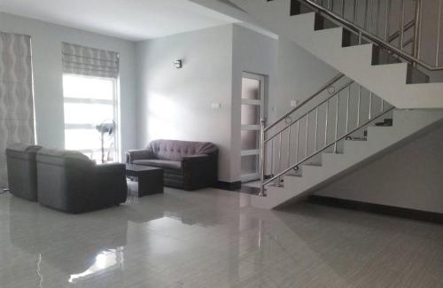 Raddolugama Villa | Superior Villa near Colombo Airport