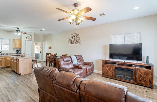 Gold Canyon House | Superstition Escape-Pool,Kitchen,Thanksgiving Deal