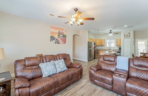 Gold Canyon House | Superstition Escape-Pool,Kitchen,Thanksgiving Deal