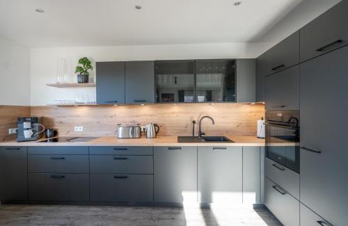 Friedrichstadt Apartment | Supreme City Dream mit Terrasse und Parkplatz - 110m²