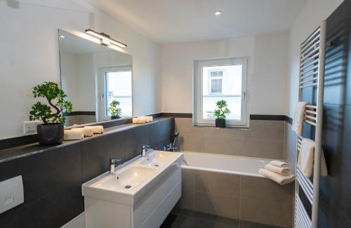 Friedrichstadt Apartment | Supreme City Dream mit Terrasse und Parkplatz - 110m²