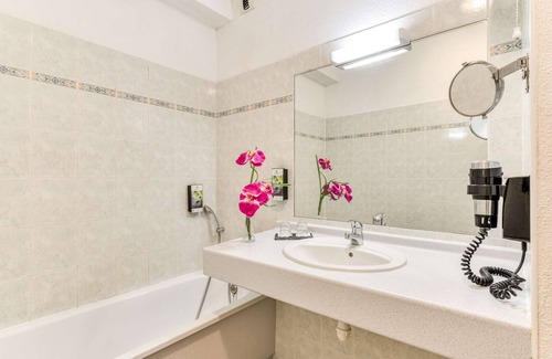 Boujan-sur-Libron Hotel | Sure Hotel by Best Western Beziers Le Monestie