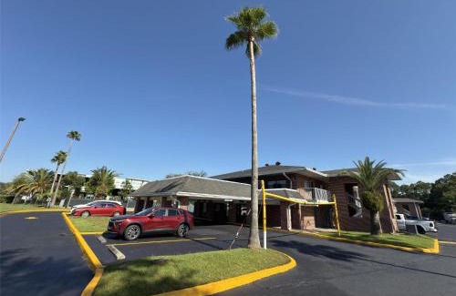 Northside Cabin | SureStay by Best Western Jacksonville Airport