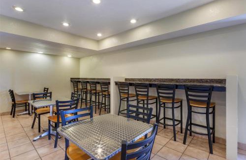 Chambers Hotel | SureStay by Best Western Chambers Petrified Forest