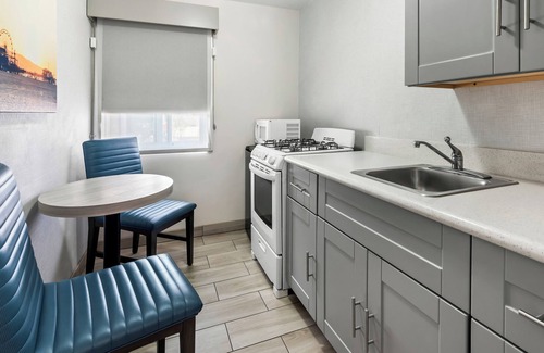 Sunset Park Hotel | SureStay Hotel by Best Western Santa Monica