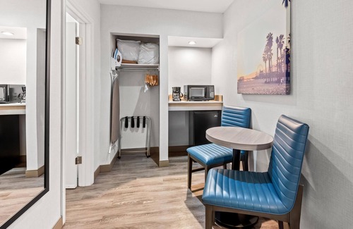 Sunset Park Hotel | SureStay Hotel by Best Western Santa Monica