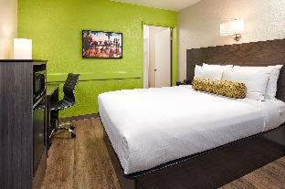 Pacific Beach Hotel | SureStay Hotel by Best Western San Diego Pacific Beach