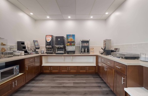Upland Hotel | SureStay Plus By Best Western Upland Ontario North