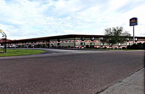 Black River Falls Hotel | SureStay Plus Hotel by Best Western Black River Falls