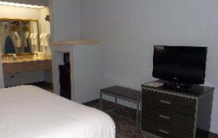 Warner Robins Hotel | SureStay Plus Hotel by Best Western Warner Robins AFB