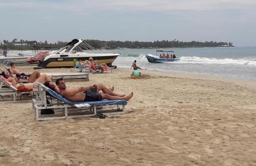 Trincomalee House | Surf reef beach