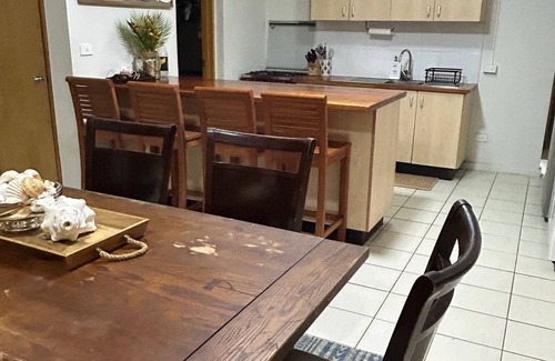Qalito Island House | Surf Retreat: Spacious 6-bedroom house with AC, WiFi in charming Sonasali, Nadi