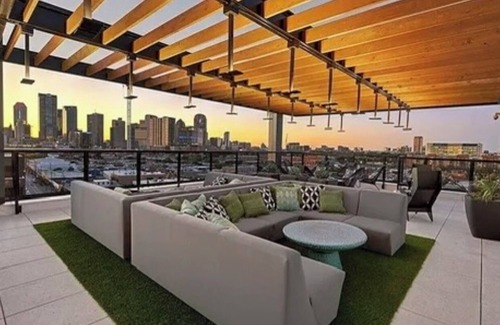 Deep Ellum Apartment | Surf Richard's Flat~ 2-Bedroom Penthouse ~ Theatre Room ~ Secret Game Room ~
