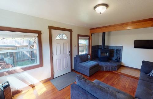 Westhaven-Moonstone Cottage | Surf Shack - Dog Friendly & Near Moonstone Beach!
