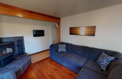 Westhaven-Moonstone Cottage | Surf Shack - Dog Friendly & Near Moonstone Beach!