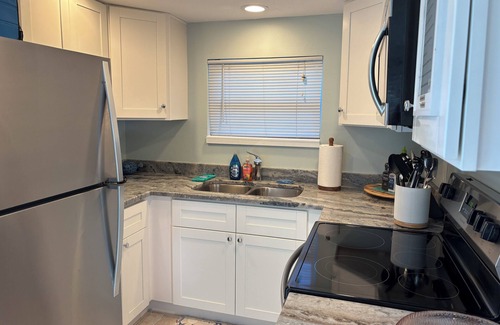Siesta Key Apartment | SURF SHACK, EFFICENCY COTTAGE A SHORT WALK TO BEACH AND VILLAGE