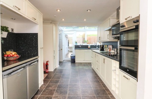 Woolacombe Cottage | SURF VIEW, pet friendly, with a garden in Woolacombe