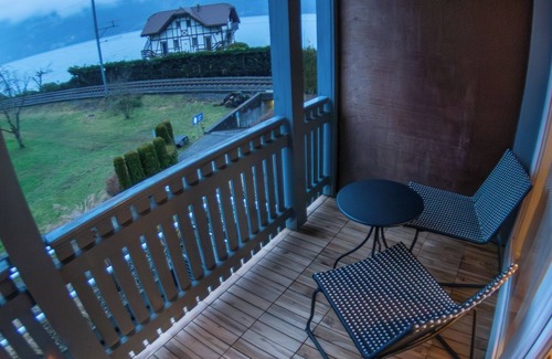 Darligen Apartment | Surfers Studio with pool and beach, near Interlaken and Grindelwald