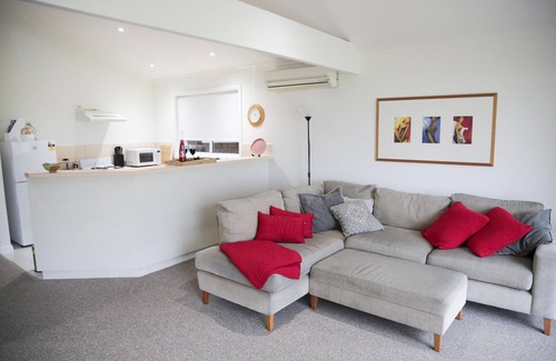 Port Lincoln House | Surfleet Holiday Unit~ the place that offers a little ‘beach-side’ getaway.