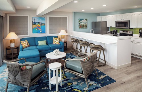 Commercial Street Hotel | Surfside Hotel and Suites