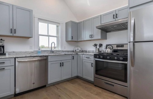 Nantucket Town House | Surfside New Construction 5 BR 6 BA minutes to Town and Surfside Beach with Pool