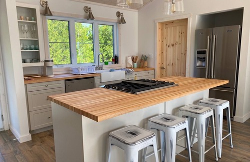 Manitoulin District House | Surfside on Square Bay