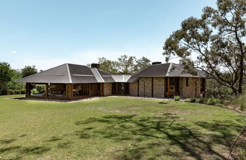 Cattai House | Surin Estate: Spacious 5-bedroom estate in brilliant Cattai with Pool and Garden