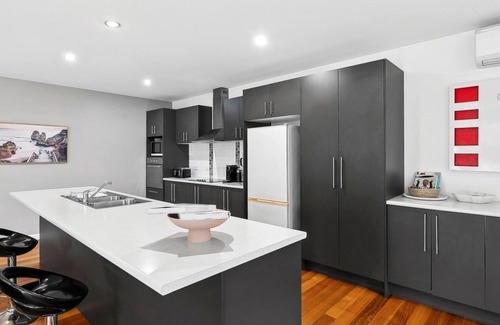 Anglesea House | Surphy G - This single-story house offers a comfortable and relaxing retreat