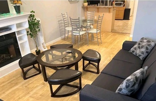 Delta Condo | SURREY⭐️3 BED CONDO⭐️ BALCONY VIEW⭐️INDOOR PARKING