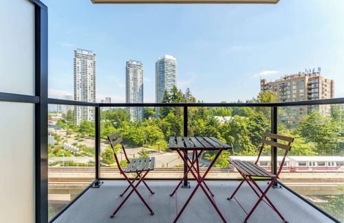 Surrey Apartment | Surrey Central - 1 Bed