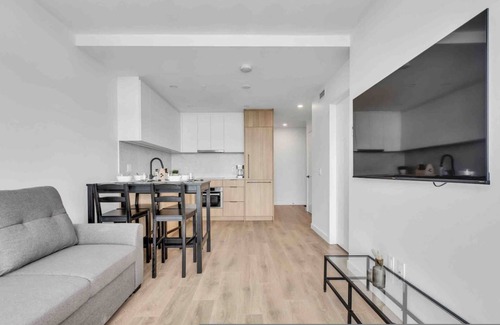 Surrey Apartment | Surrey Flat with Views