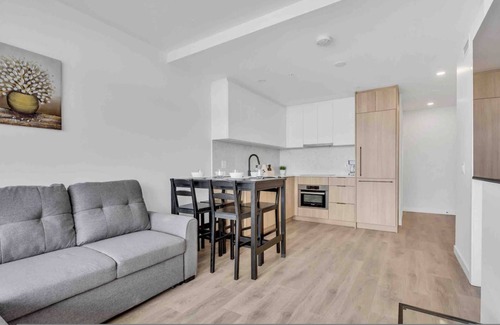 Surrey Apartment | Surrey Flat with Views