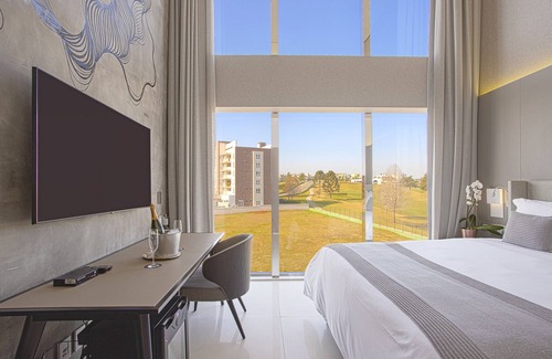 Pinhais Hotel | Suryaa Hotel Pinhais, Curio Collection by Hilton