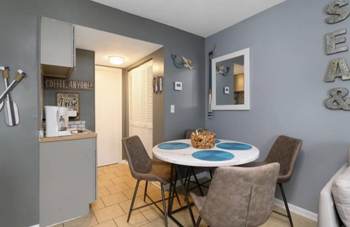 El Centro Beach Condo | Susie Q's Beach Retreat - Quiet complex- 2 BR 2 Bath